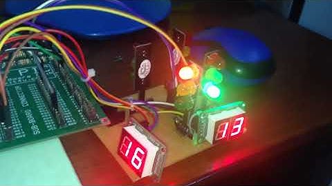 Demo hệ thống đèn giao thông trên KIT PIC