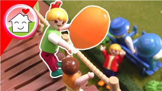 Playmobil Familie Hauser - Spielplatz Parkour mit Wasserballon - Geschichte mit Anna und Lena