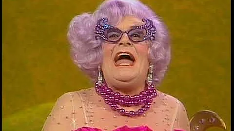 Dame Edna's Neighbourhood Watch S02E03 - Lynn's Home