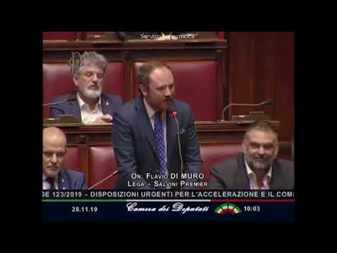 იტალიელმა დეპუტატმა საკუთარ რჩეულს პარლამენტის სხდომაზე ხელი სთხოვა