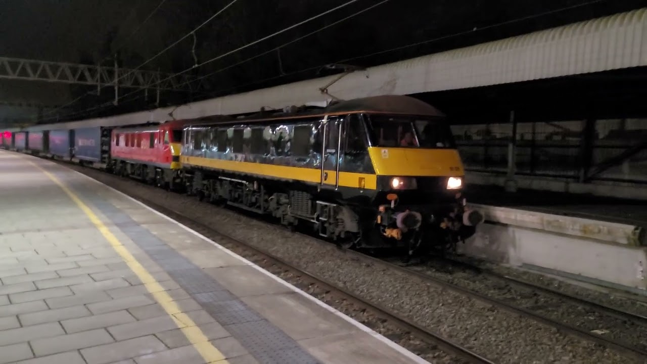 4S49 Flashback - DB90s 90029 and 90035 awaiting a route back out onto the downslow off P7