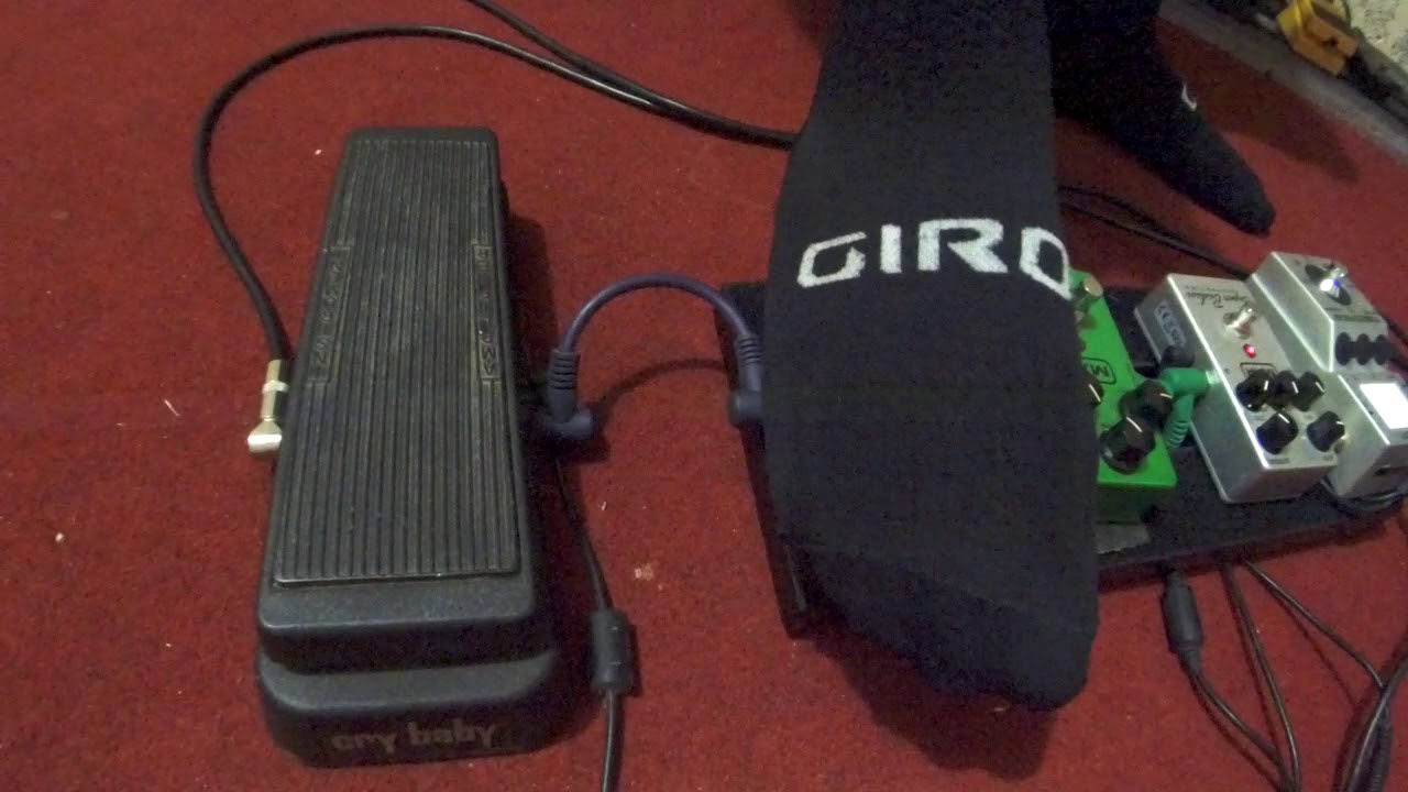 pedal wah cry baby classic vs cry baby mini YouTube
