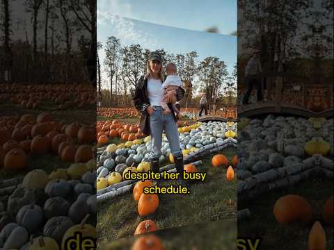 تستمتع مولي كينج بيوم عائلي مع بناتها أثناء قيامهن بقطف اليقطين استعداد ا لعيد الهالوين 