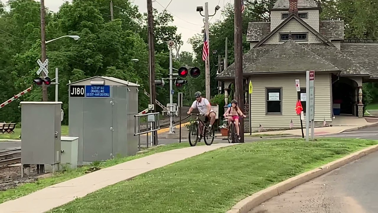(RARE) NJT double set at oradell train station! YouTube