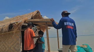 A FAMILY SURVIVES BY RENOVATING A HUT TERRACE, CATCHING FISH, AND ENJOYING THE RESULTS OF LAKE TEMPE