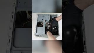 Installing the Legendary 3dfx Voodoo 3 2000 PCI! 🛠️💀 🪄 🕯️ Pentium III 500MHz Katmai Build #shorts