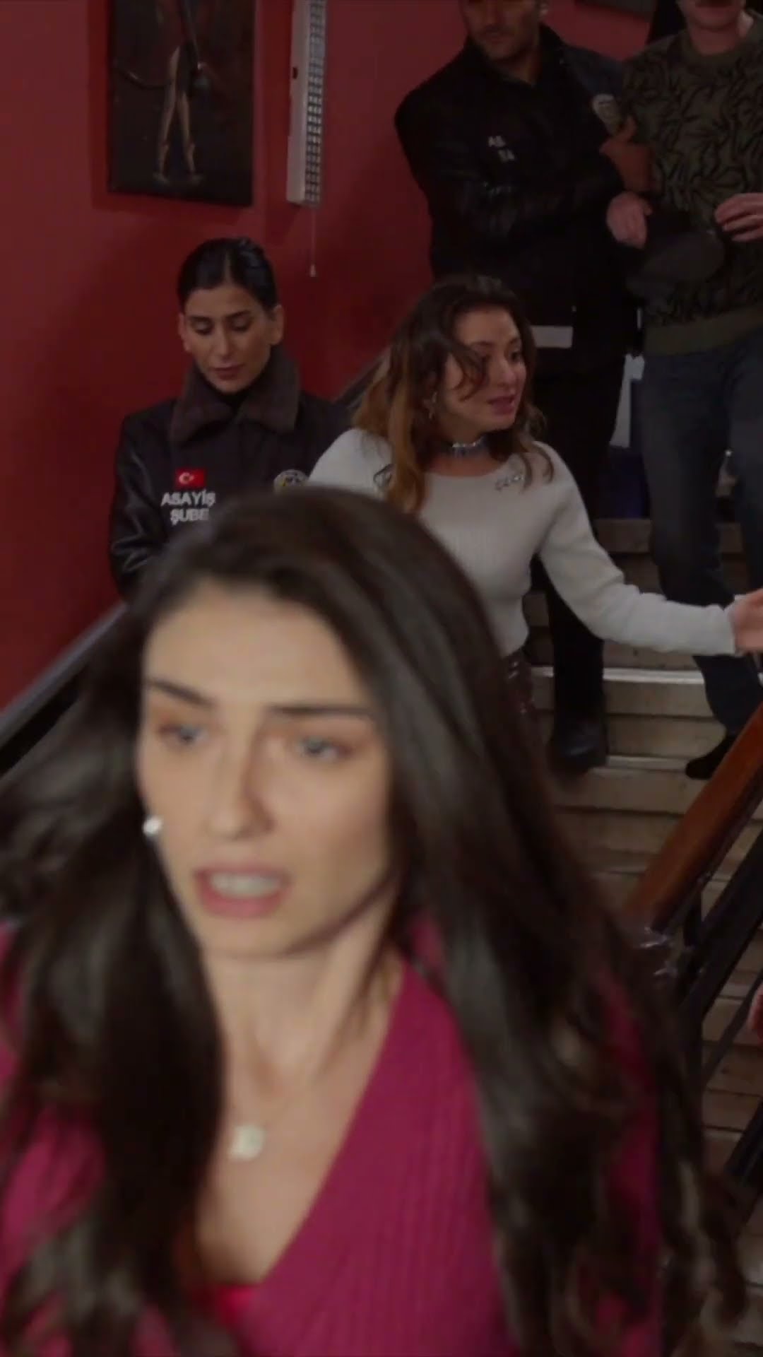Polisten otele baskın! #İnciTaneleri #Shorts