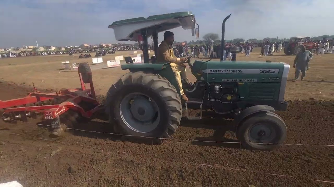 DISK MUQABLA MATCH AT VILLAGE HAKALA TRACTOR NEWHOLLAND 640 75HP MF 385 85HP GHAZI 65 HP