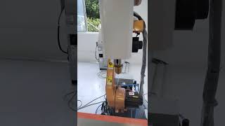 Industrial Robot Arm with Pellet 3D Printing Extruder – Material Flow Test