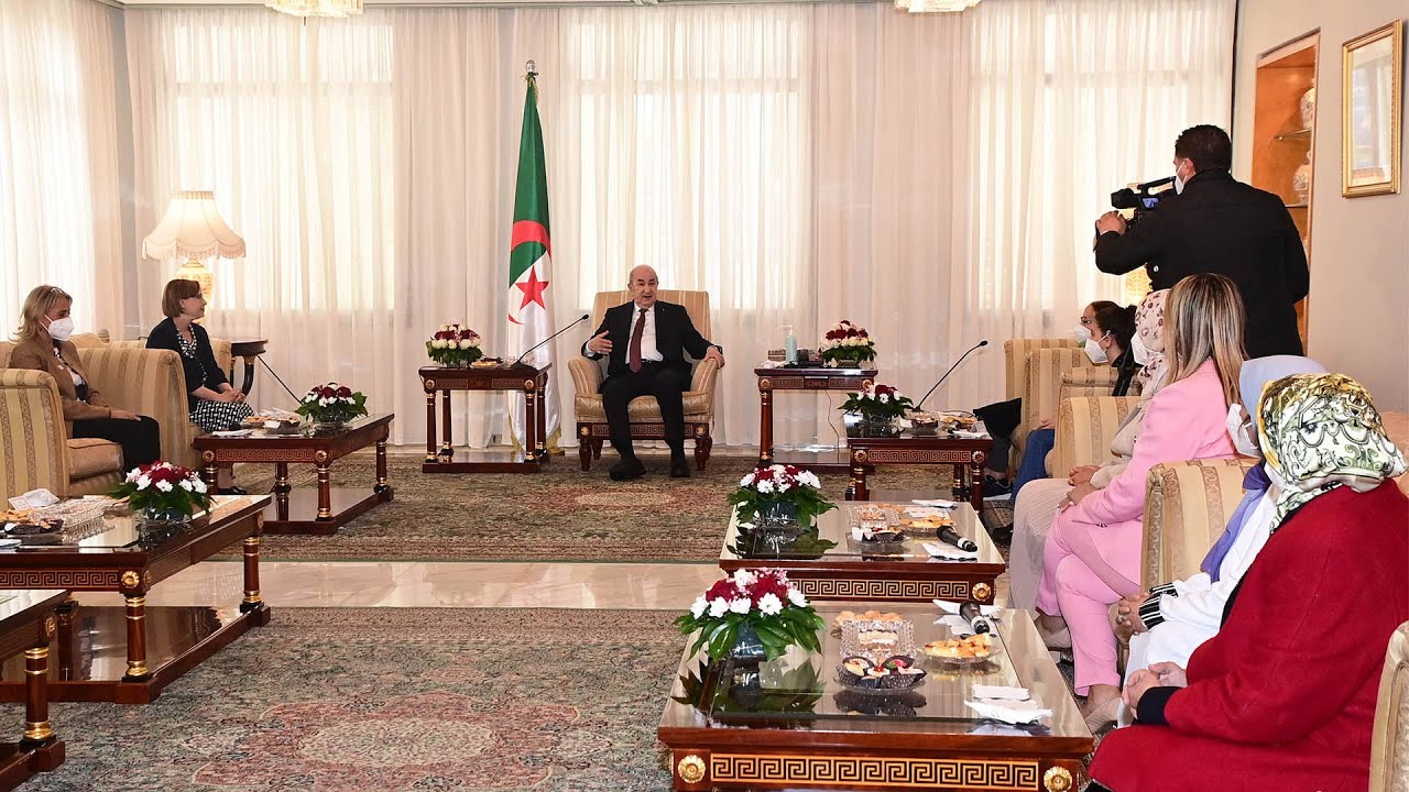 رئيس الجمهورية السيد عبد المجيد تبون يُكرم نخبة من النساء الجزائريات المبدعات والمتميزات 08 03 2022