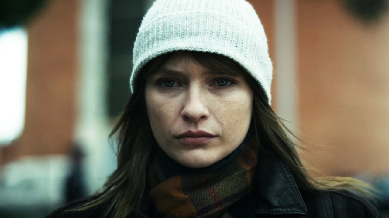 一口气看完2025年最新法国世纪悬案《迷失车站的女孩们》，吃人的火车站，佩皮尼昂车站的钟声依旧它提醒着我们，对于那些仍在黑暗中等待答案的灵魂，追寻的脚步，永不停歇！