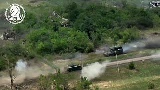 Bradley Duels BTR-82  at VERY Close Range Near Sokil! (Must See Footage)