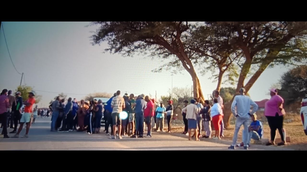 Baagi ba Unit 14 le 15 kwa Mmabatho ba re boitekanelo jwa bone bo mo kotsing ka go tlhoka metsi.