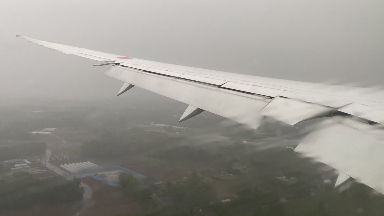 ANA Boeing 787-9 Stormy Landing at Tokyo Narita (NRT) 