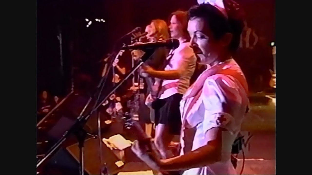 Go-Go's - We Got the Beat + Interview (SUMMER SONIC 2004)