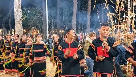 Hòa tấu nhạc cụ tre nứa cùng hát dân ca Jrai nghe thật tuyệt vời