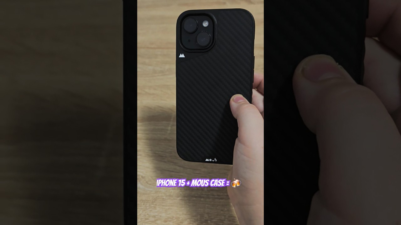 Iphone 15 in a Carbon Fibre Mous Case 