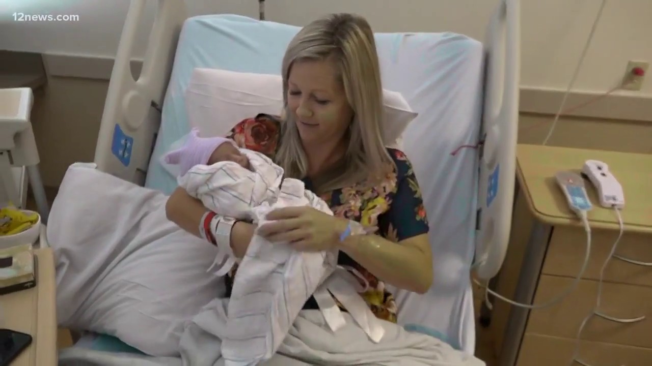 Mom delivers baby by herself in her car - YouTube