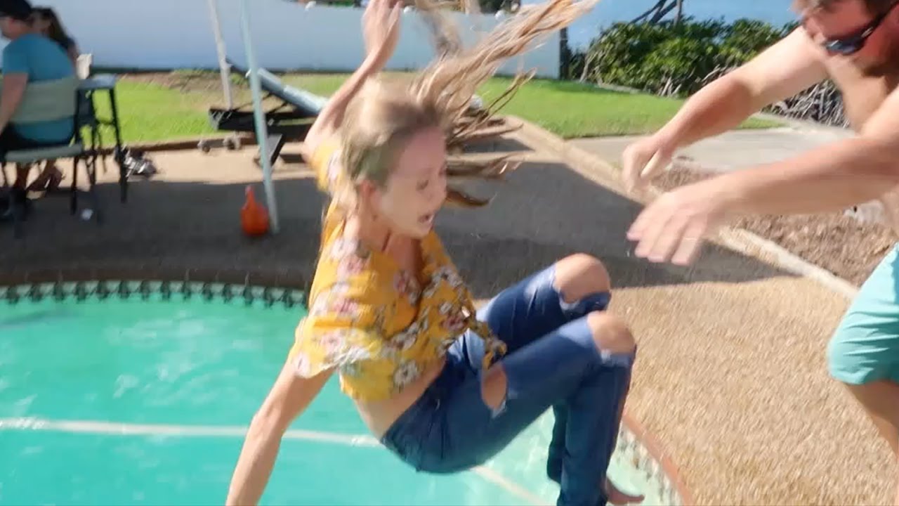SHE DIDN T SEE IT COMING YouTube She didn t see it coming youtube