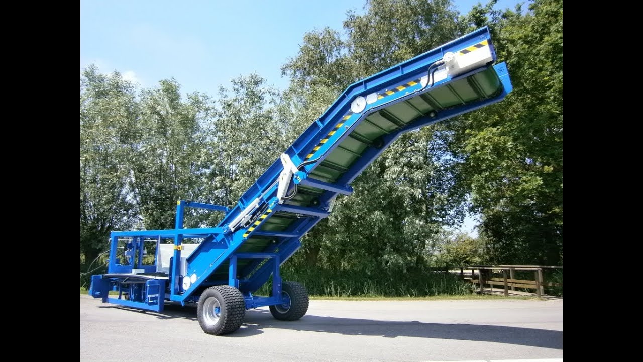 Bio Hopper EXTF foldable conveyor for cleaning out strawberries and other horticultural crops