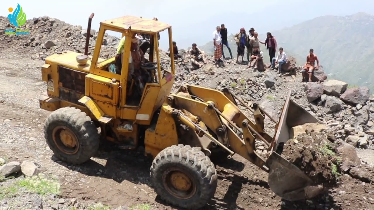 المساهمة في اصلاح و رصف طريق عزلتي النجادة و العارضة لروح الشهيد محمد عزالدين