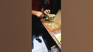 بيتزا محشية أطراف 
