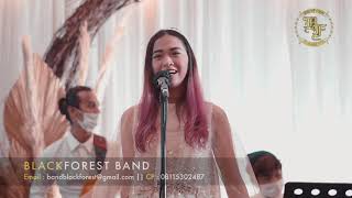 Vina Panduwinata - Logika Cover By Blackforest Band Live At Grand Tjokro Balikpapan