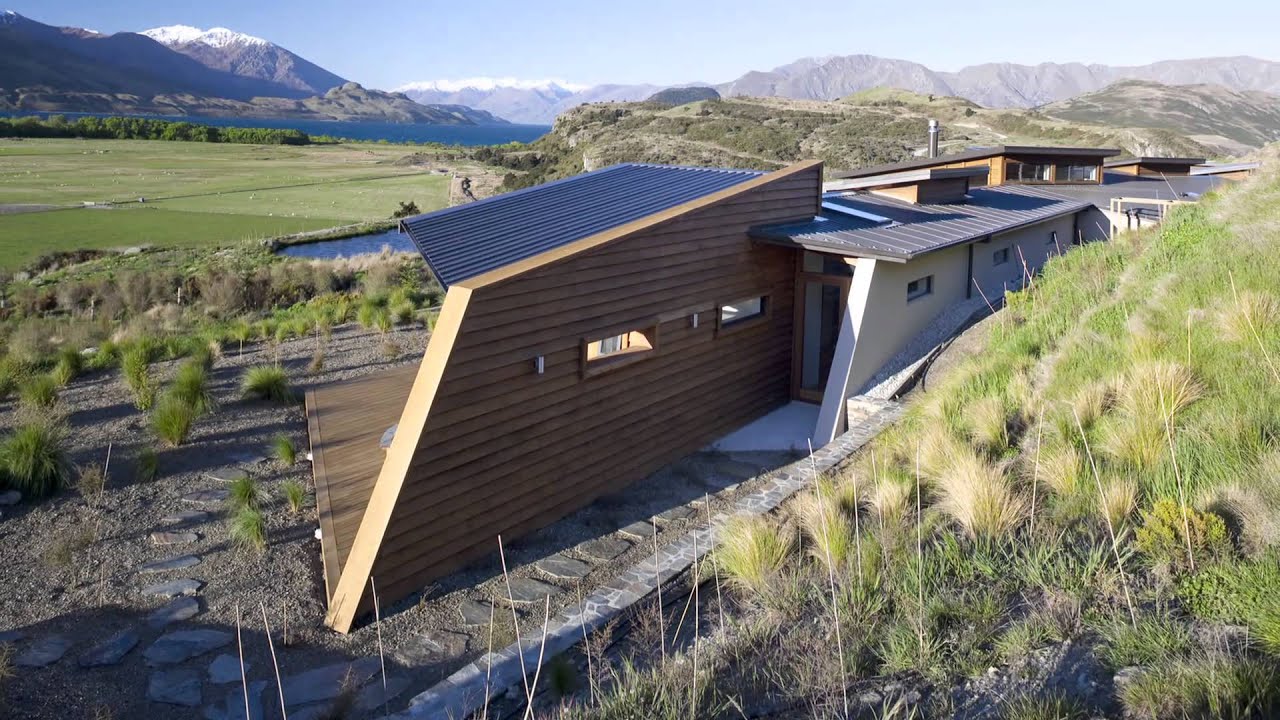 Inserting a contemporary home with views of Lake Wanaka into the rugged Otago backdrop