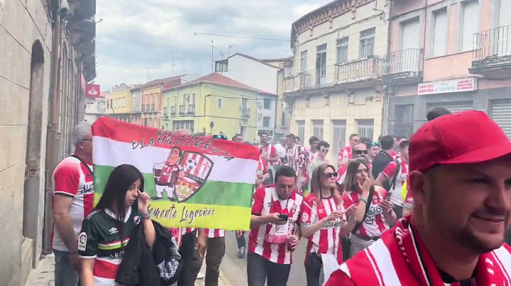 La afición de la UD Logroñés toma las calles de Guijuelo
