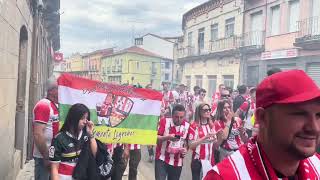 La afición de la UD Logroñés toma las calles de Guijuelo