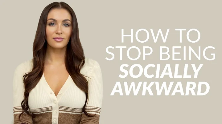 How To Stop Being Socially Awkward (5 Behaviors That Make You Look Weird) - DayDayNews