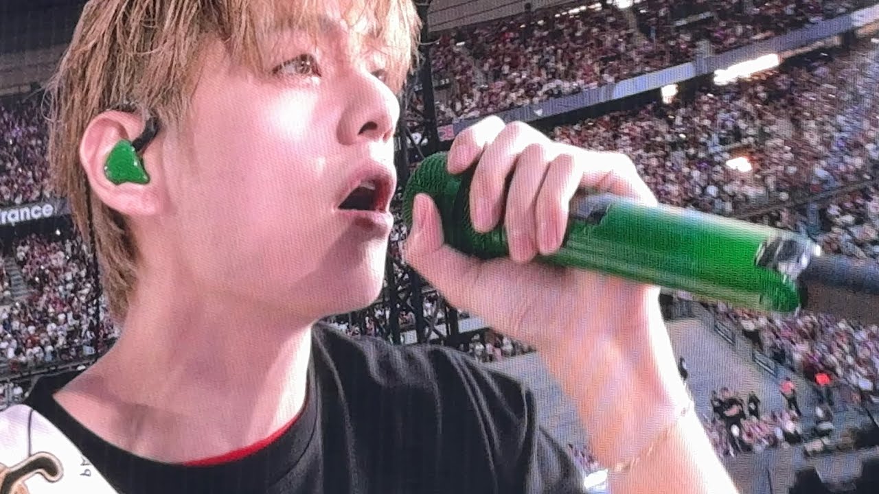 BTS – JUMP (Surprise Song 2) | ARIRANG World Tour Paris 260717 VIP