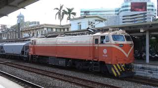 (4K) 7102次 E339電力機車牽引20節散裝穀類蓬斗車(一節35N21121與19節35N24000形散裝穀類蓬斗車)停靠及離開新竹車站