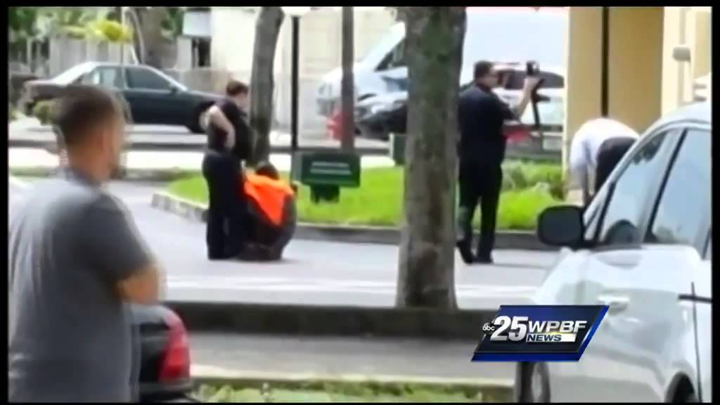 Police investigate Palm Springs bank robbery - YouTube