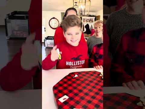 Spinning Bows Christmas Family Game! 🎁🎄