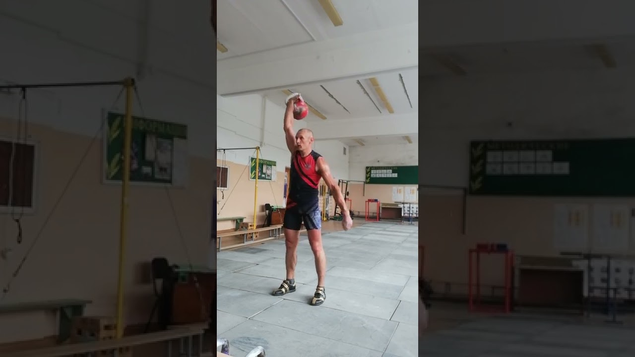 black swing snatch with 34 kg,10 minutes, 5'/5'=65r+65r. Best personal for 10'🥴🤪.