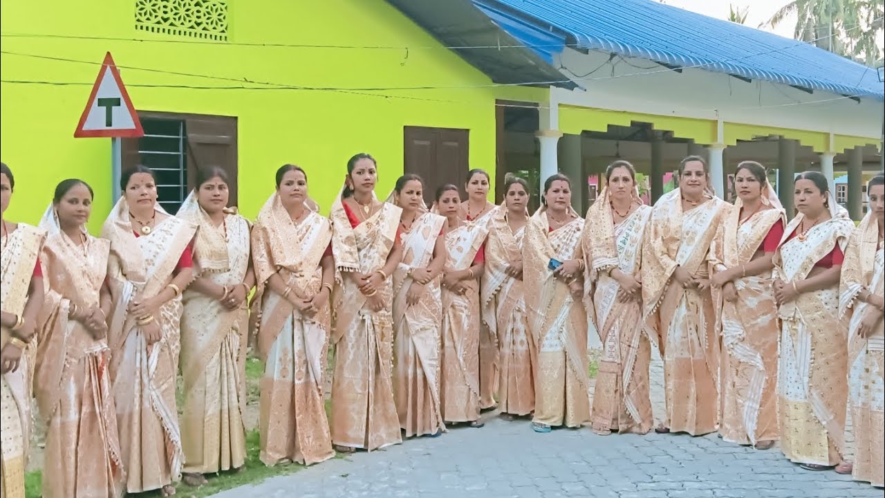 Assamese cultural song , গাঁৱৰ মহিলা সকলৰ দ্বাৰা পৰিবেশিত এটি সুন্দৰ সমৱেত সংগীত #trending 
