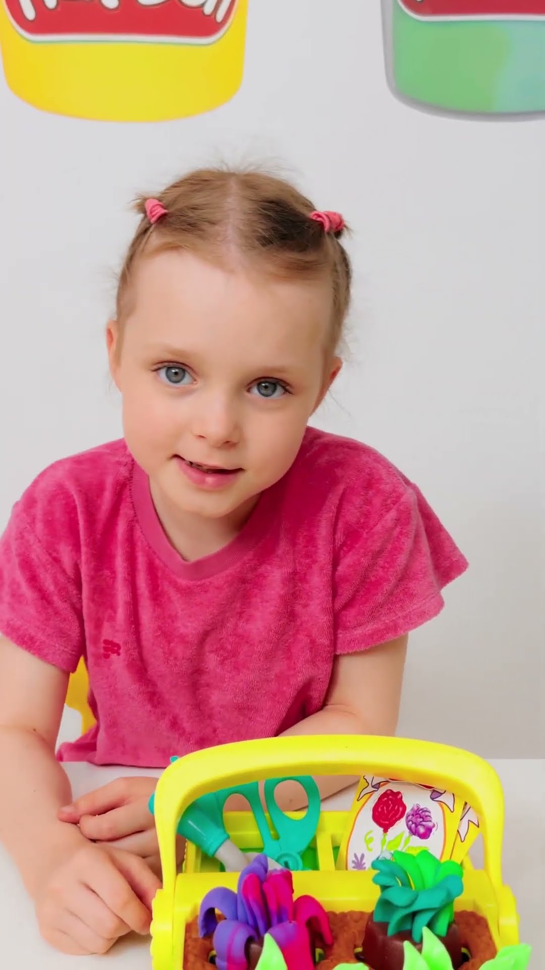 Dasha Opens a Play-Doh Flower Shop!