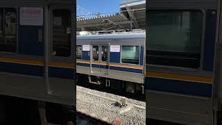 JR西日本 新大阪駅にて 普通・須磨行きの車両が入線