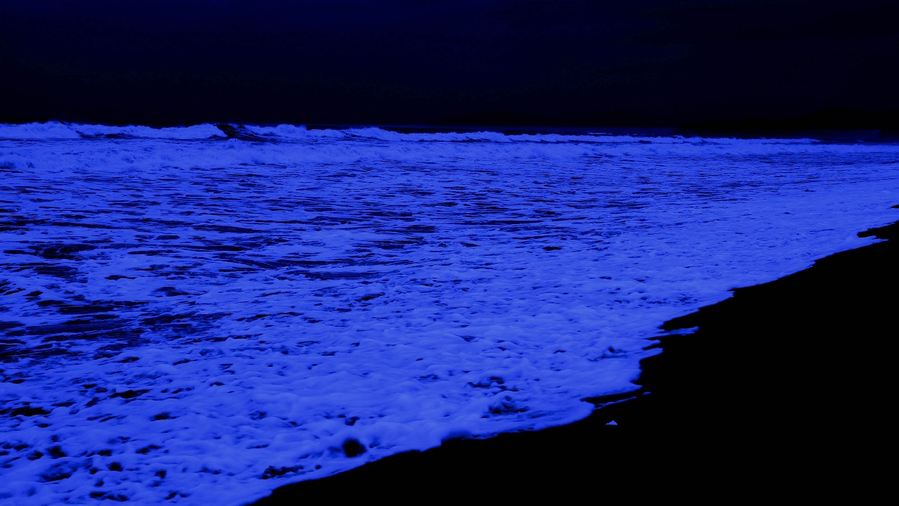 "Волны и шепот: расслабляющий морской звуковой пейзаж для глубокого сна"