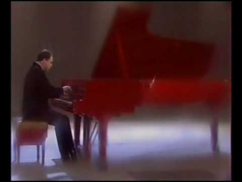 Valeri Kastelsky plays Scriabin Two Morceaux Op.57 "Caresse dansee"