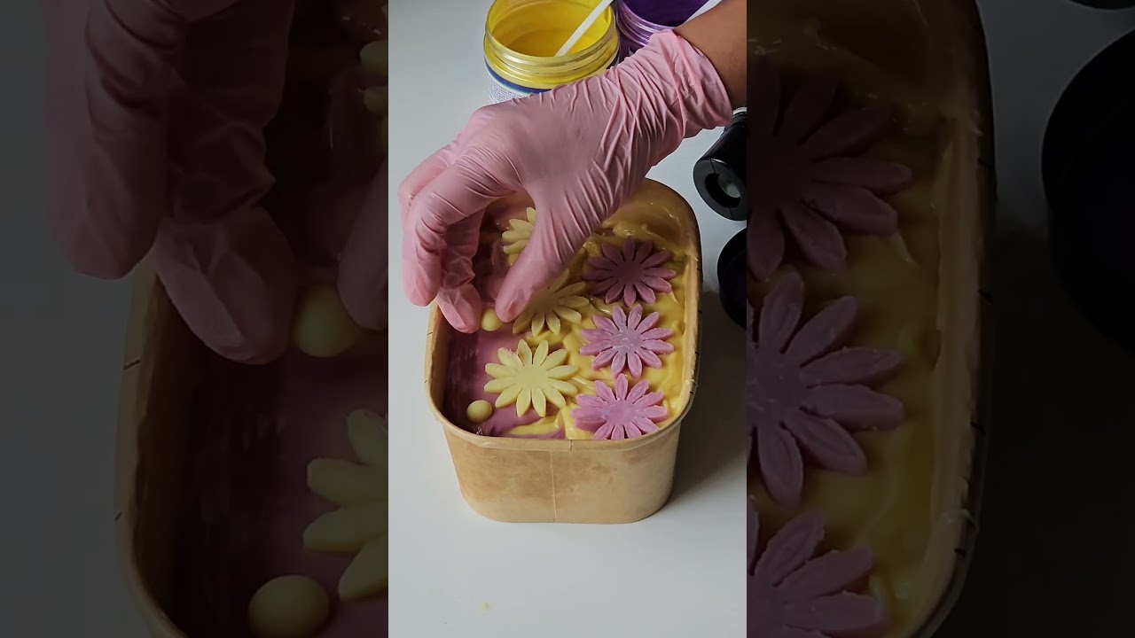 Soap dough and embeds 🌼 🌸 Should I do a tutorial to make soap dough to make embeds? 