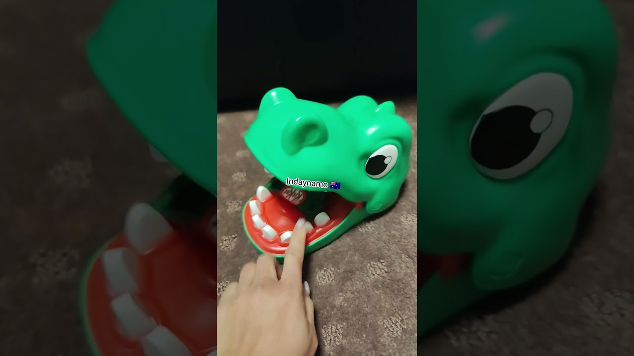 DINO DENTIST EATING NESTLÉ KIT KAT MATCHA! 
