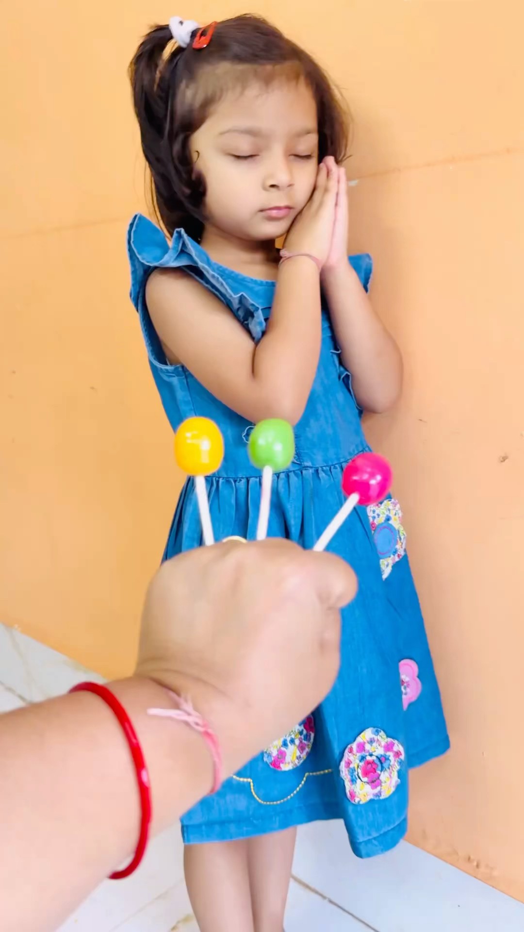 Tooktook aur mummy ne lollipopcandy khai?