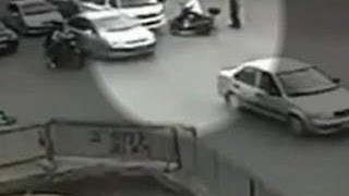 O homem que domina a scooter