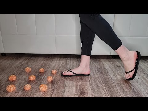Crush mandarines with my Roxy Flipflops and barefeet  Xmas special #SOFIAARMAZZI