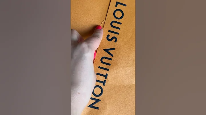 Louis Vuitton unpacking #luxuryshopping #louisvuitton #lv #shoppingvlog #fashionblogger #unboxing