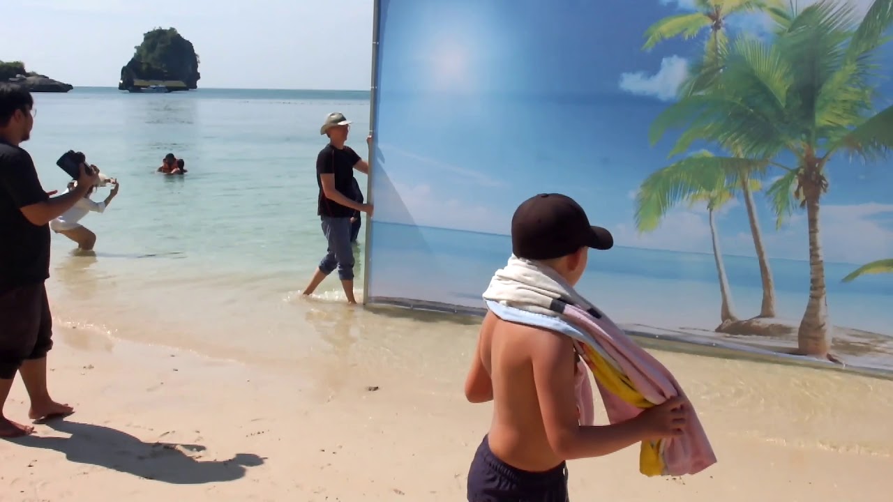 Aram Bartholl : The perfect beach