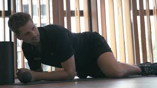The best exercises against hip pain with R1 and BLACKROLL® screenshot 3