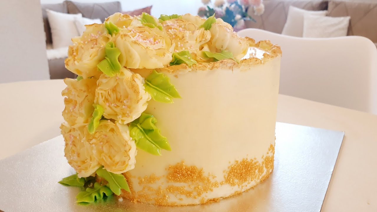 torta decorata in un modo facile e semplice
